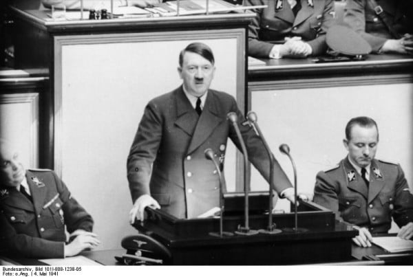 Adolf Hitler w Reichstagu, 4 maja 1941 r. (fot. Bundesarchiv, Bild 101I-808-1238-05, CC-BY-SA 3.0)