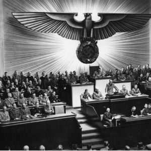 Adolf Hitler przemawia w Reichstagu, 11 grudnia 1941 roku (fot. Bundesarchiv, Bild Bild 183-1987-0703-507, CC-BY-SA 3.0)